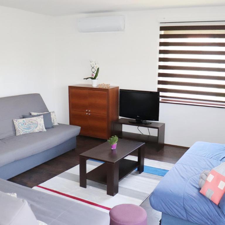 Zeleno srce - Apartment with Balcony - 34