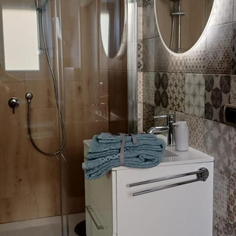 B&B Alghero Reina - Camera Matrimoniale con Bagno Privato - 10