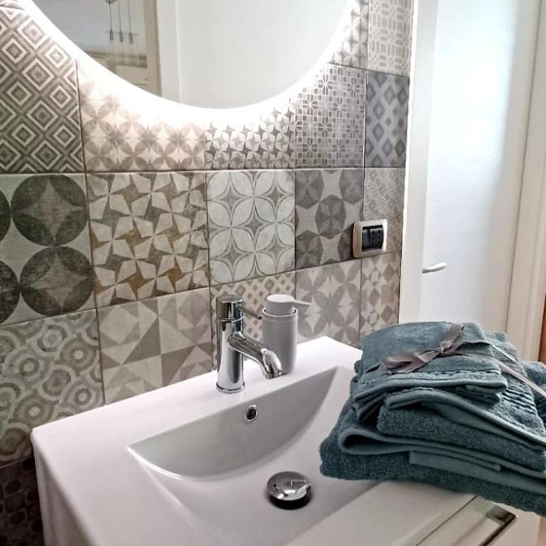 B&B Alghero Reina - Camera Matrimoniale con Bagno Privato - 15