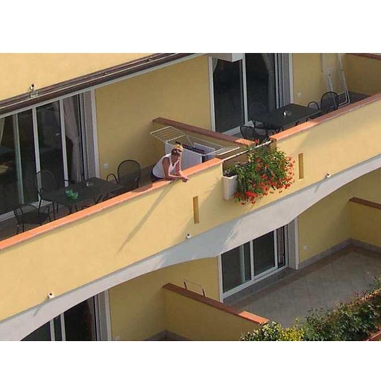 Residence Miralago Rooms & Apartments - Camera Familiare Grande (2 Adulti + 2 Bambini) - 9