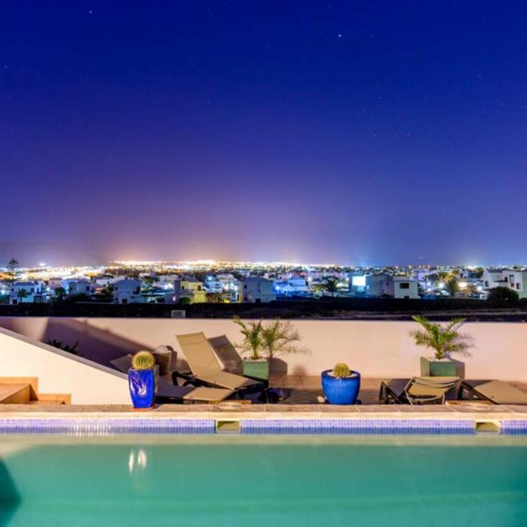 Poolvilla with Oceanview (wheelchair accessible/pool lift) - Three-Bedroom Villa - 2