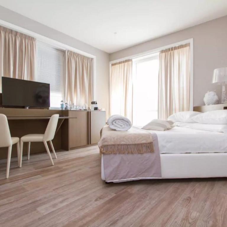 Ginevra Rooms - Camera Matrimoniale Deluxe con Balcone - 12