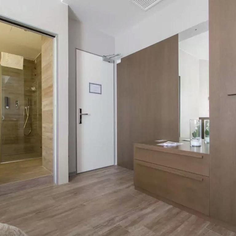 Ginevra Rooms - Camera Matrimoniale Deluxe con Balcone - 9