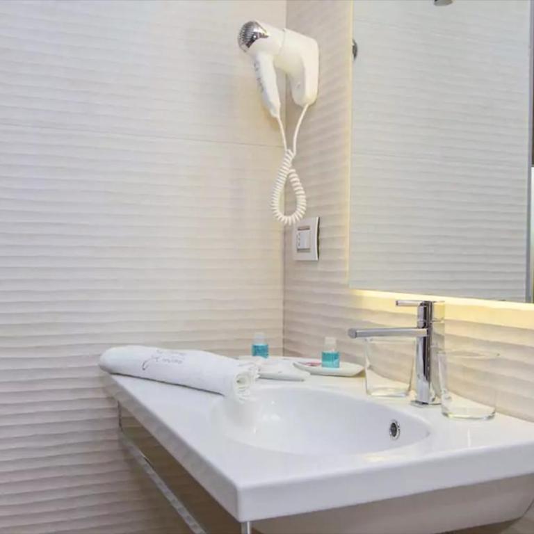 Ginevra Rooms - Camera Matrimoniale Deluxe con Balcone - 3