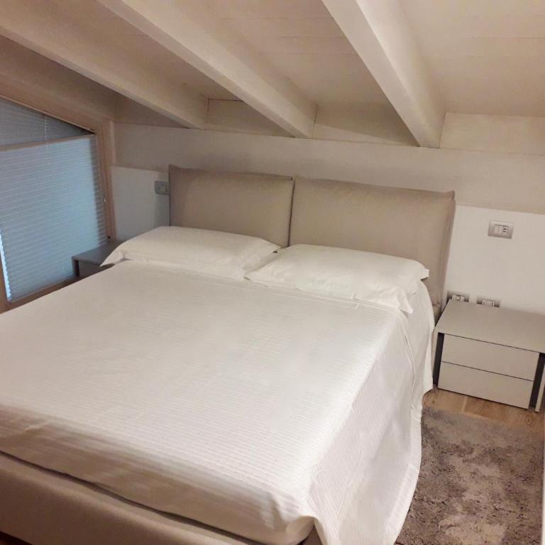 Garda Park Luxury Apartments - Three-Bedroom Apartment - 9