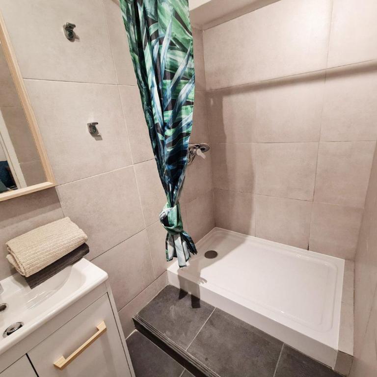 GregBnb - T2 Design 34m2 - Toulon Est - Wifi Fibre - n9 - Appartement 1 Chambre - 19