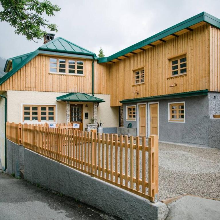 Apartment Aussee- Beletage Salzherrenhof- Küche, WLAN, Netflix - Apartment - 56