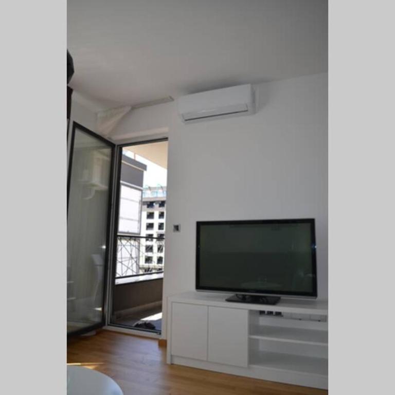 Comfy New Apartment - Two-Bedroom Apartment - 10