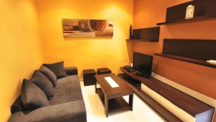Homenfun Barcelona Paralelo - Three-Bedroom Apartment - 2