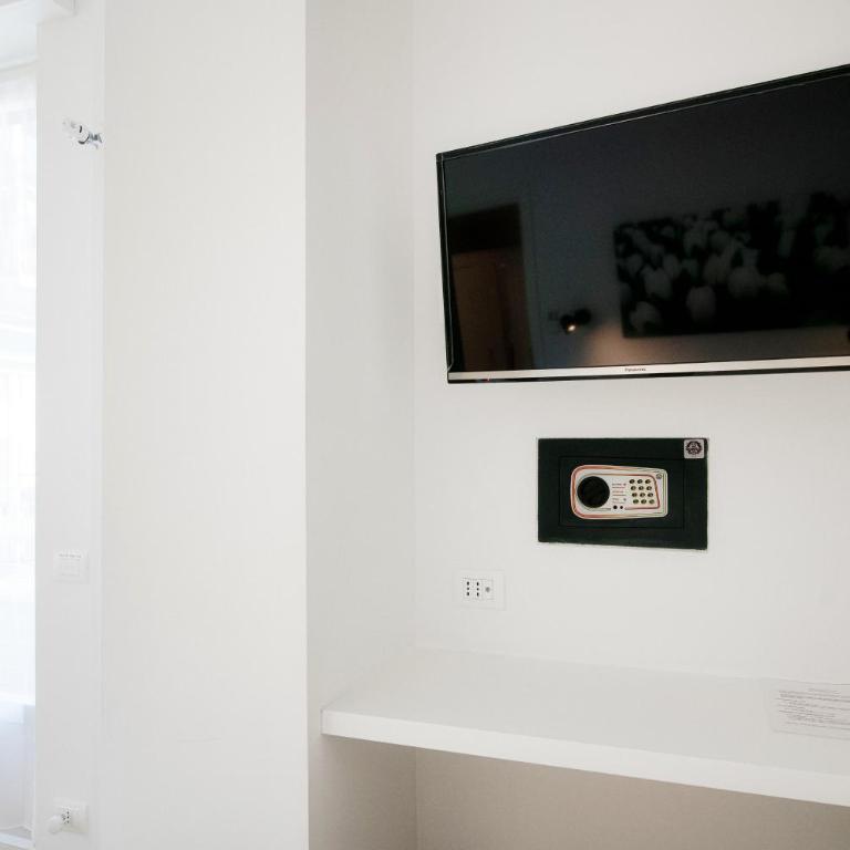 White Loft by "The House Of Travelers" - Two-Bedroom Apartment - 25