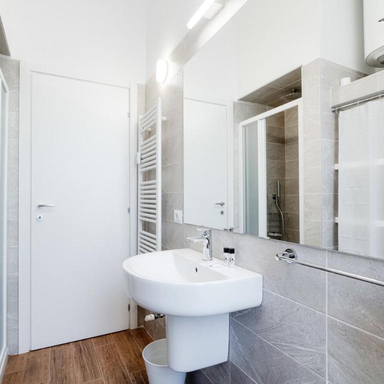 White Loft by "The House Of Travelers" - Two-Bedroom Apartment - 35
