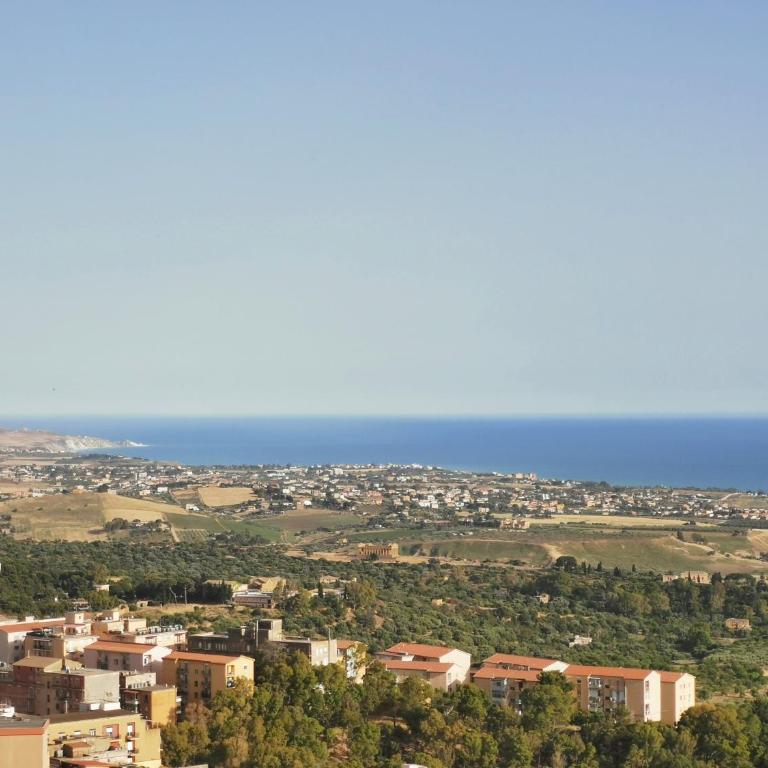 B&B MiraValle Agrigento - Camera Matrimoniale con Balcone e Vista Mare - 9