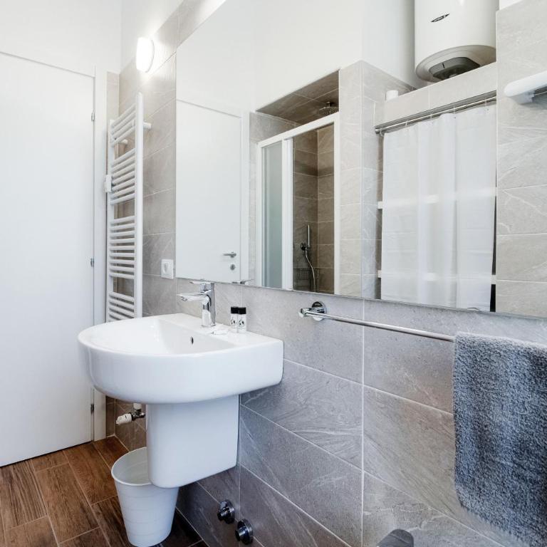 White Loft by "The House Of Travelers" - Two-Bedroom Apartment - 36