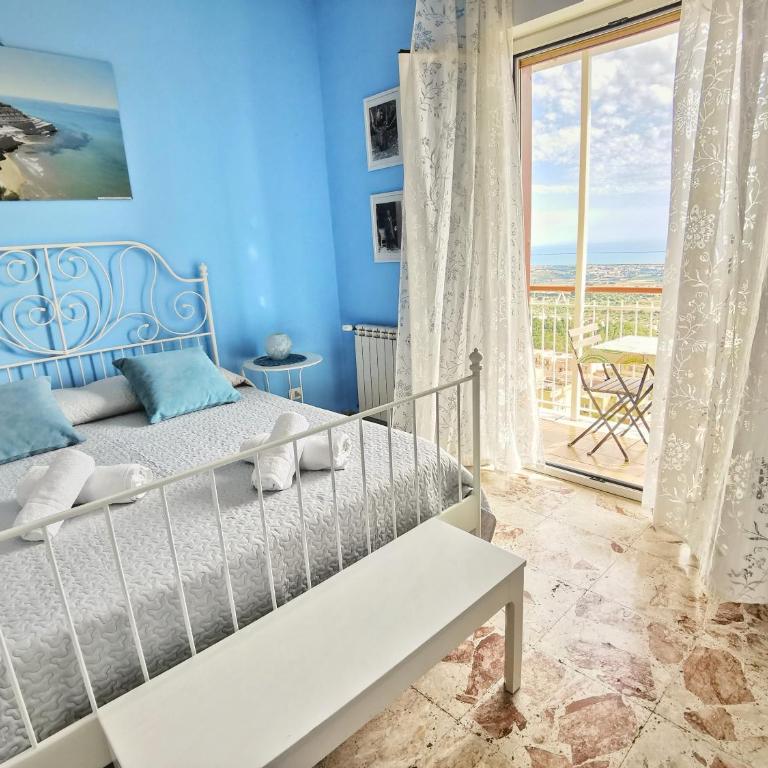 B&B MiraValle Agrigento - Camera Matrimoniale con Balcone e Vista Mare - 5