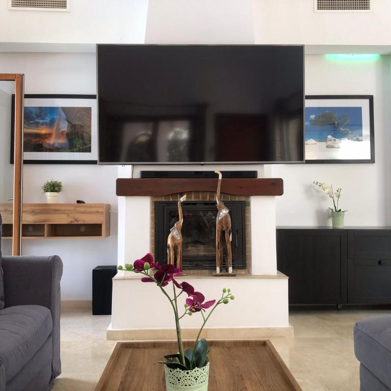 Casa Calida - Three-Bedroom Villa - 5