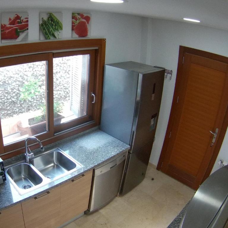 Casa Calida - Three-Bedroom Villa - 30
