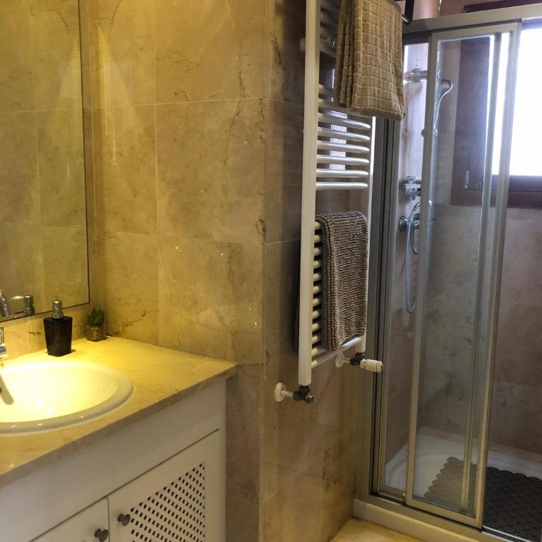 Casa Calida - Three-Bedroom Villa - 22