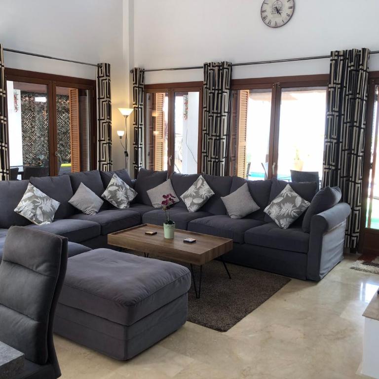 Casa Calida - Three-Bedroom Villa - 4
