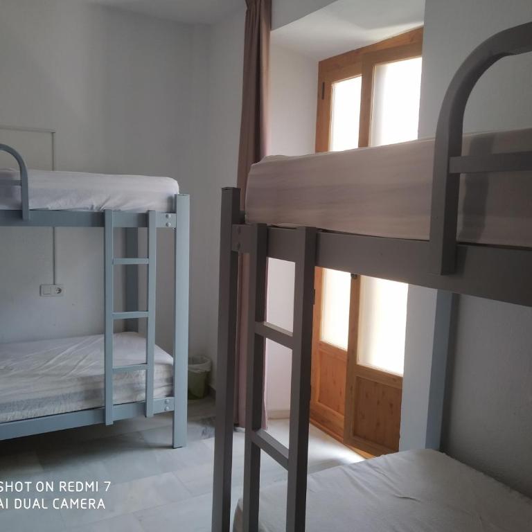 Granada Old Town Hostel - Economy Quadruple Room with Shared Bathroom - 1