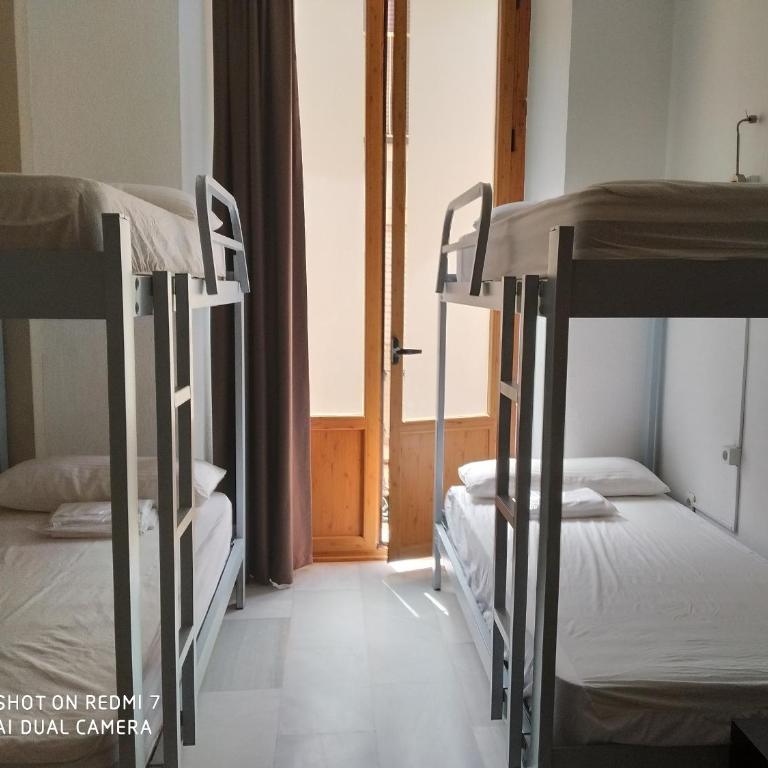 Granada Old Town Hostel - Bunk Bed in 4-Bed Dormitory Room - 8