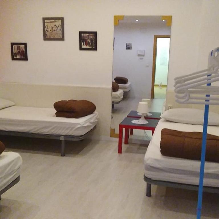 Granada Old Town Hostel - Single Bed in 6-Bed Dormitory Room - 1
