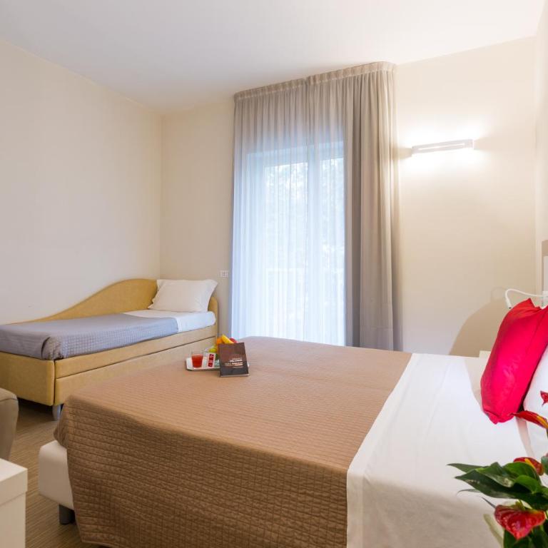 Hotel Amicizia - Camera Familiare con Balcone (2 Adulti + 2 Bambini) - 1