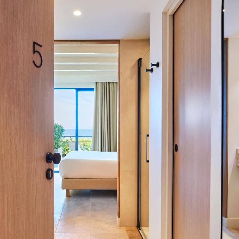 Les Roches Brunes - Chambre Double de 17 m² avec Terrasse - Vue sur Mer - 2