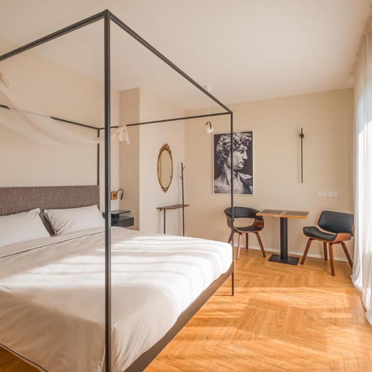 Plaza Lago di Garda Rooms - Rooftop, Lakeview & Jacuzzi - Camera Matrimoniale Superior con Vista Lago - 1
