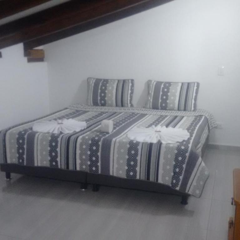 Hostal Villa Rosita - Habitación Doble con baño privado - 5