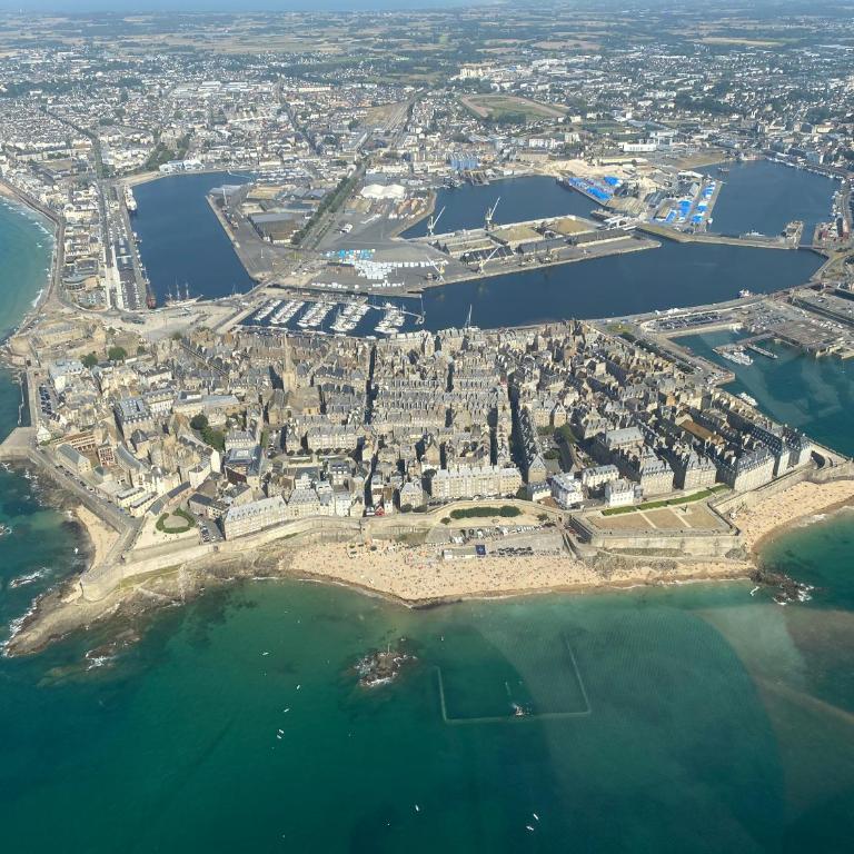 La Suite Saint-Malo Intra-Muros T3 (2-4pers) - Appartement 2 Chambres - 10