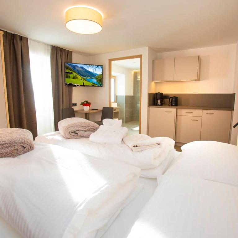 Dorfblick Appartements & Rooms - Doppelzimmer mit Bergblick - 12
