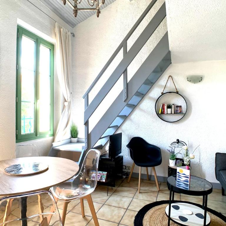 Renovated 2 bedroom duplex apartment in the center of Antibes - Appartement - 5