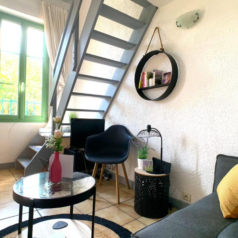 Renovated 2 bedroom duplex apartment in the center of Antibes - Appartement - 6