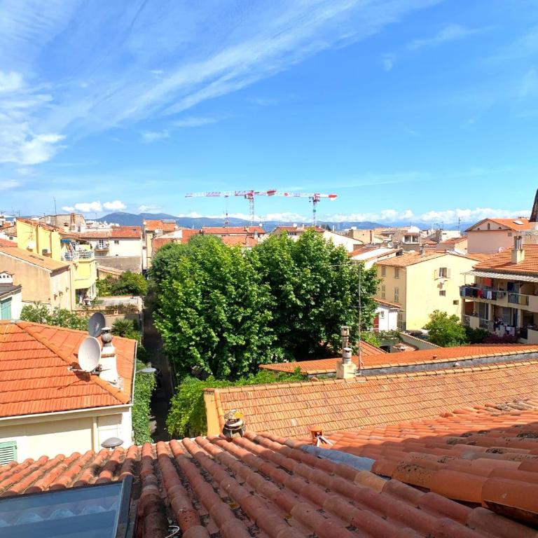 Renovated 2 bedroom duplex apartment in the center of Antibes - Appartement - 14