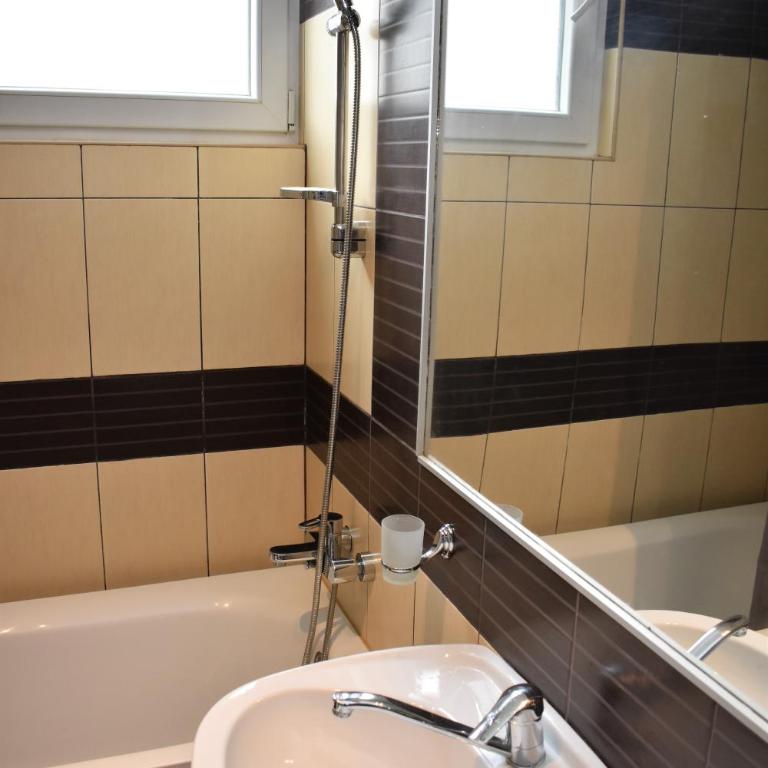 Apartments Nikola - Apartman s 3 Spavaće Sobe, Terasom i Pogledom na More - 37
