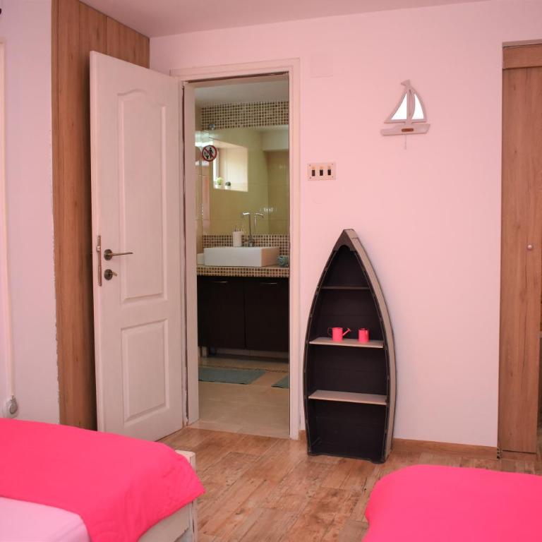 Apartments Nikola - Apartman sa 2 Spavaće Sobe, Terasom i Pogledom na More - 22