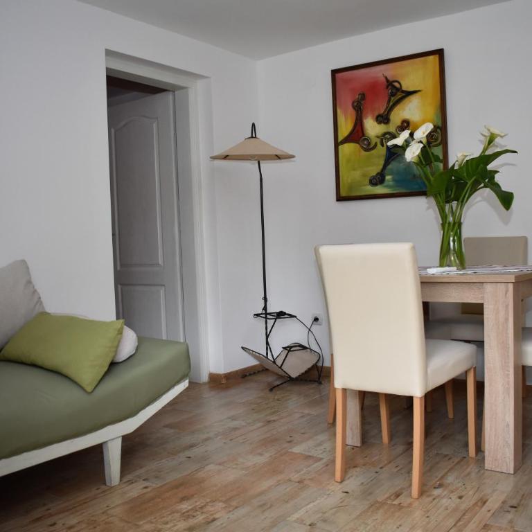 Apartments Nikola - Apartman sa 2 Spavaće Sobe, Terasom i Pogledom na More - 33