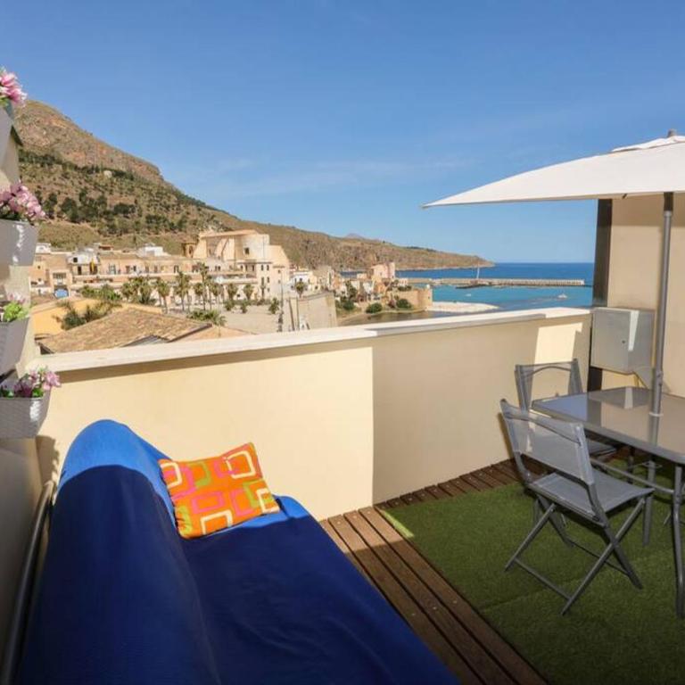 La Casa blu sul mare - The Blue house by the sea - Two-Bedroom House - 1