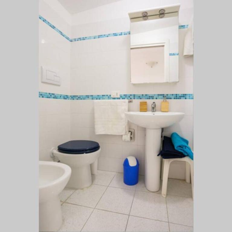 La Casa blu sul mare - The Blue house by the sea - Two-Bedroom House - 12