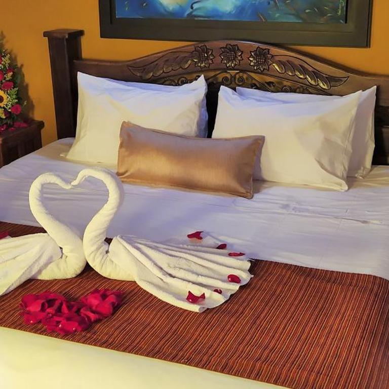 Hotel Las Rocas Resort Villanueva - Suite with Hot Tub - 16
