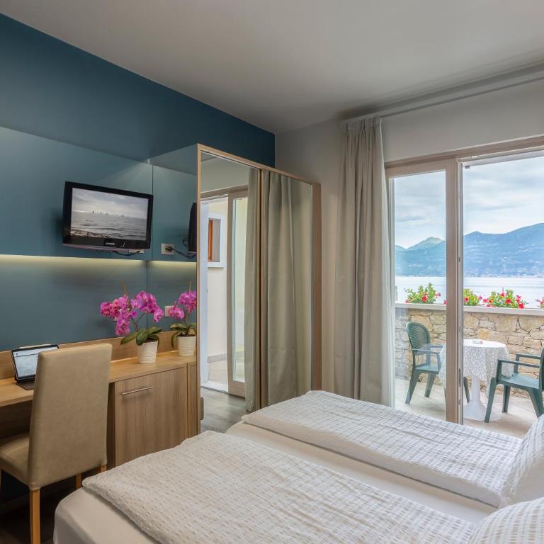 Hotel Veronesi - Camera Tripla Superior con Balcone e Vista Lago - 5