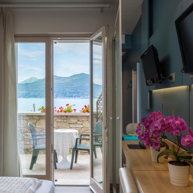 Hotel Veronesi - Camera Tripla Superior con Balcone e Vista Lago - 15