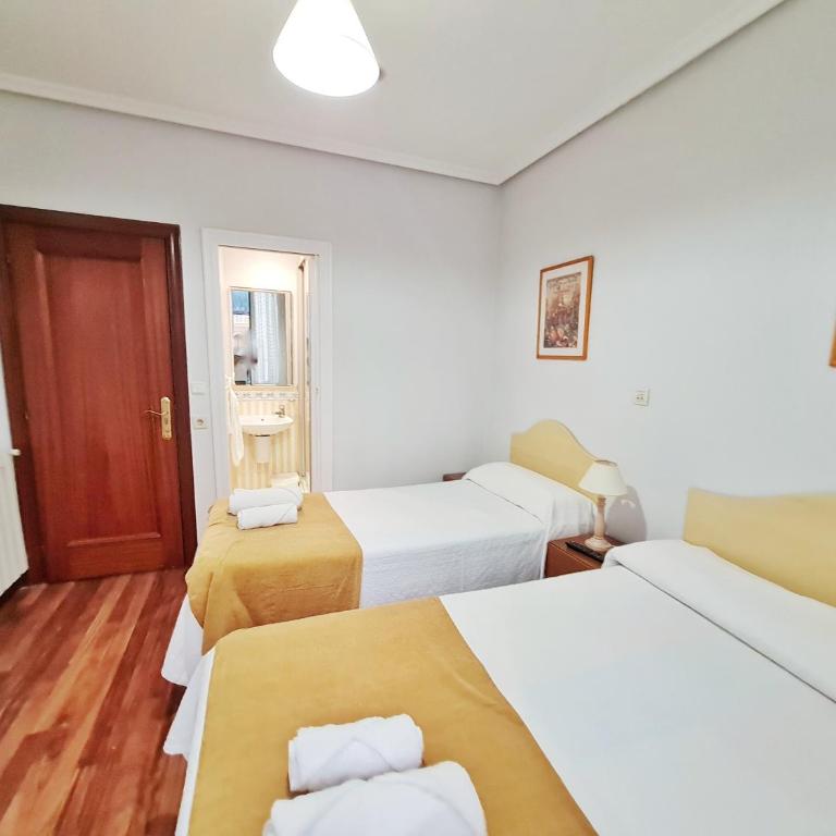 Pensión San Lorenzo - Habitación Estándar con baño compartido - 2 camas - 2