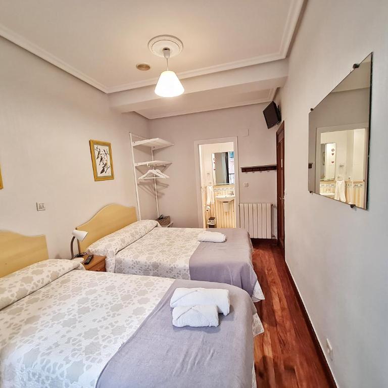 Pensión San Lorenzo - Habitación Doble con baño privado - 1 o 2 camas - 1