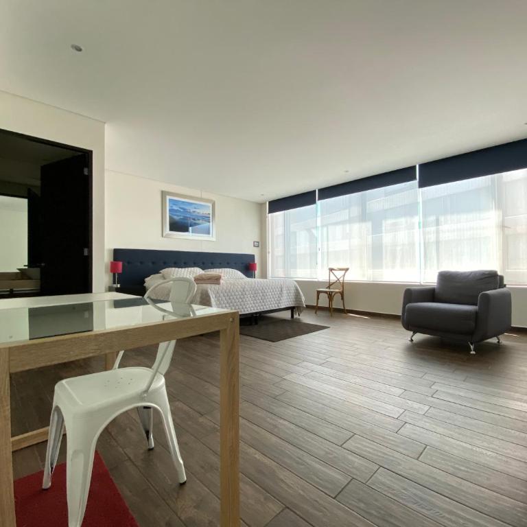Chicago Suites WTC - Deluxe Double Room with Shower - 2