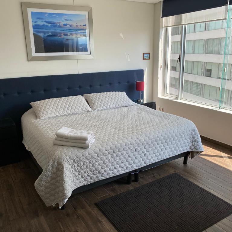 Chicago Suites WTC - Deluxe Double Room with Shower - 3