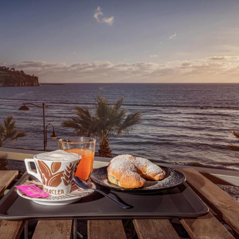 mc b&b - Camera Matrimoniale Deluxe con Balcone e Vista Mare - 11