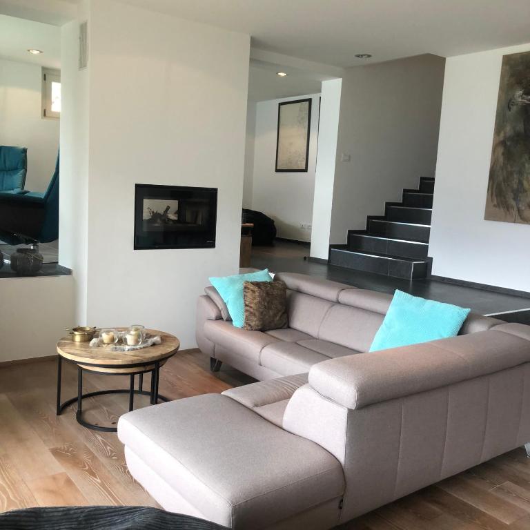 Remarkable 4-Bed Villa in Bellano - Villa - 33