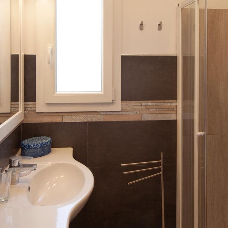 Villa Mimosa Diano Marina: exclusive use villa, garden, barbecue, 3 bedrooms and 3 bathrooms - Villa - 27