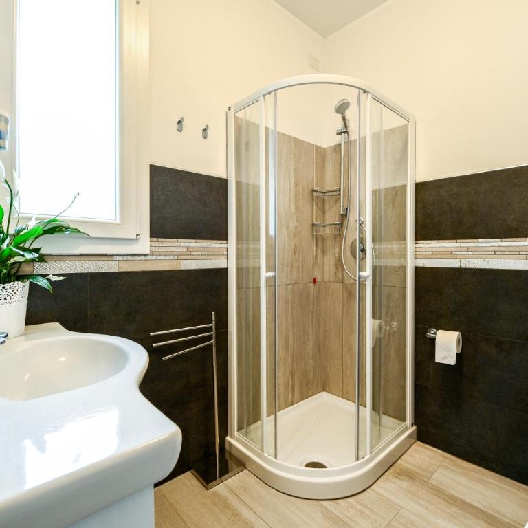Villa Mimosa Diano Marina: exclusive use villa, garden, barbecue, 3 bedrooms and 3 bathrooms - Villa - 17